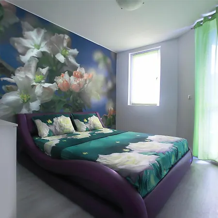 Fashionapartments In Privatecomplex With Pool&parking Apartment *